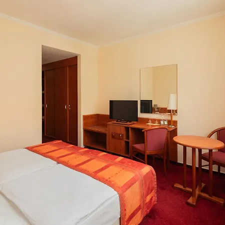 Erzsebet Park ホテル 3*