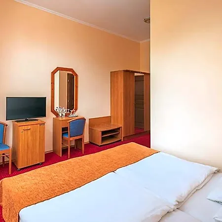 Erzsébet Park Hotel 3*