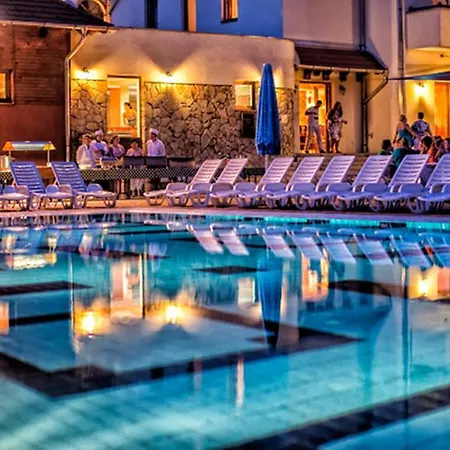Erzsebet Park 3* Parád