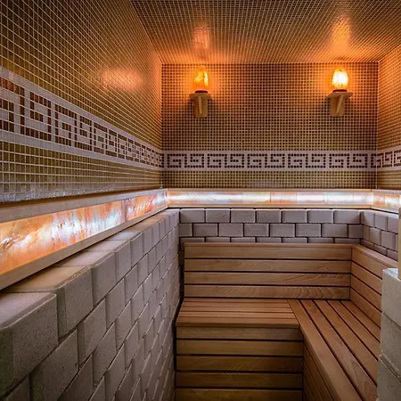 Erzsebet Park 3* Parád